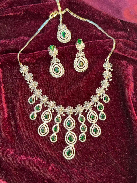 Floral Teardrop Design Gold-Plated Necklace Set with Emerald Green Stones