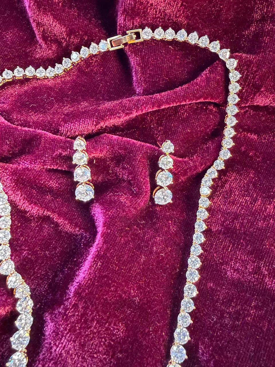 Halo-set Sparkling White Crystal Gold-Plated Necklace Set