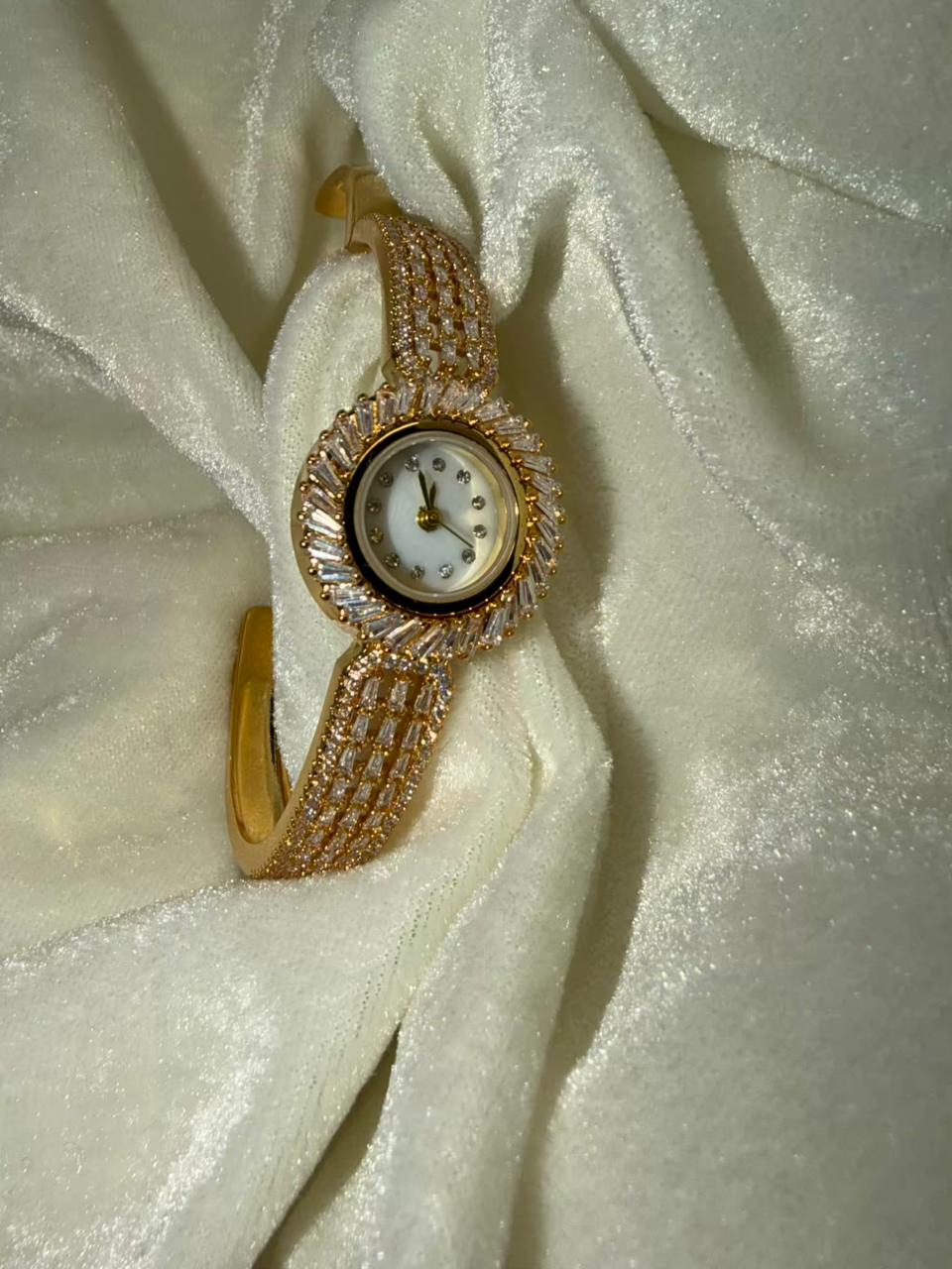 Round Dial Gold-Plated Sparkling White Stone Bracelet Watch Size Upto 2.8