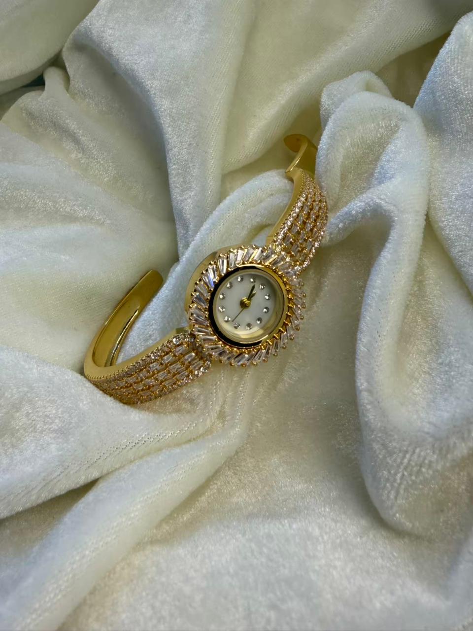 Round Dial Gold-Plated Sparkling White Stone Bracelet Watch Size Upto 2.8