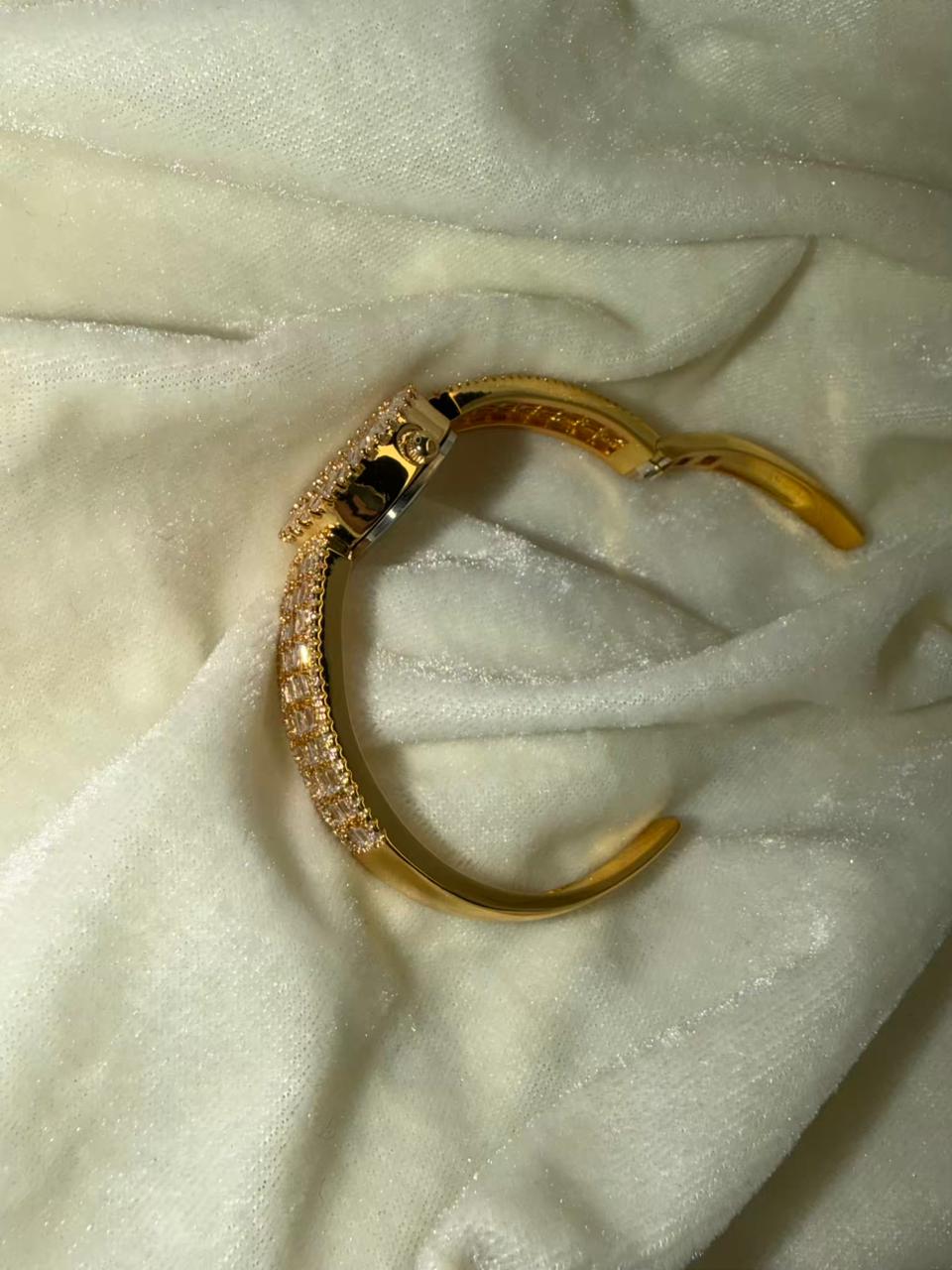 Round Dial Gold-Plated Sparkling White Stone Bracelet Watch Size Upto 2.8