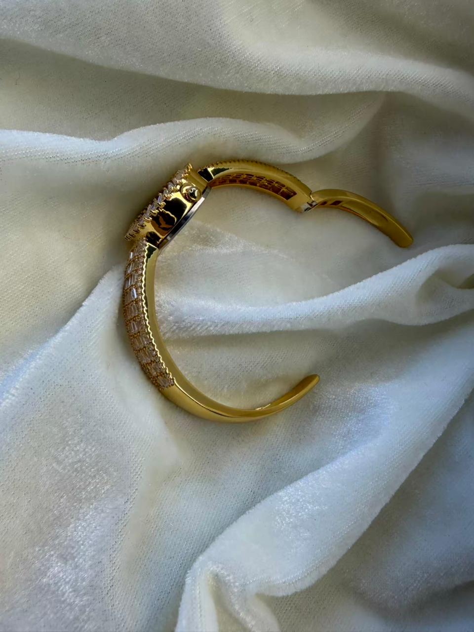 Round Dial Gold-Plated Sparkling White Stone Bracelet Watch Size Upto 2.8