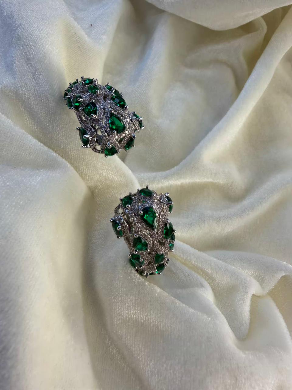 Jali Pattern Emerald Green Crystal Silver Plated Kada Size 2.8