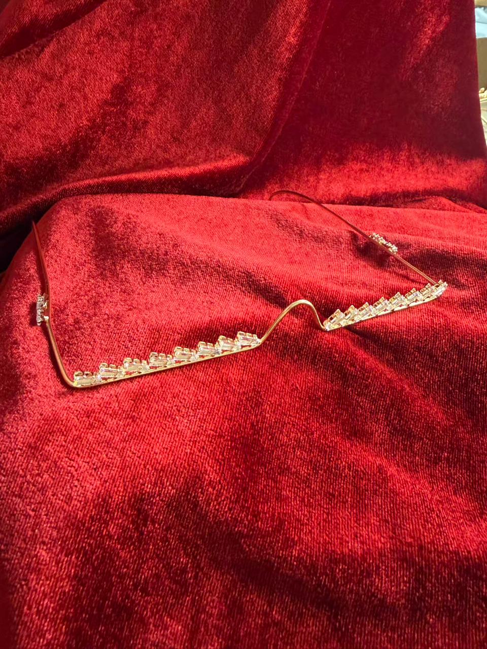 Viral Facelet – V Curve Crystal & Premium Gold Plated Finish Design (Partial COD ₹200)