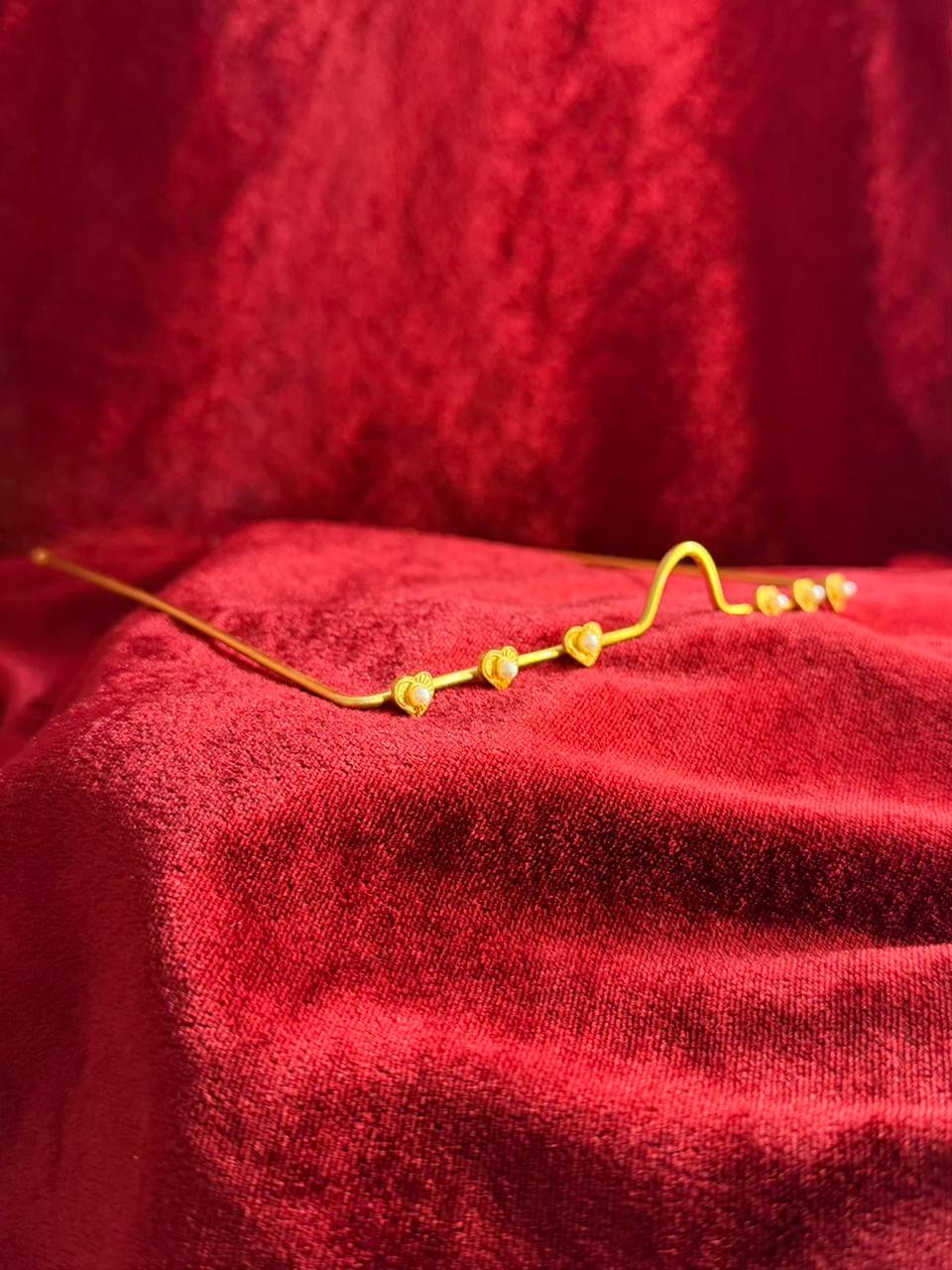 Viral Facelet – V Curve Heart Pearl Crystal & Premium Gold Plated Finish Design (Partial COD ₹200)