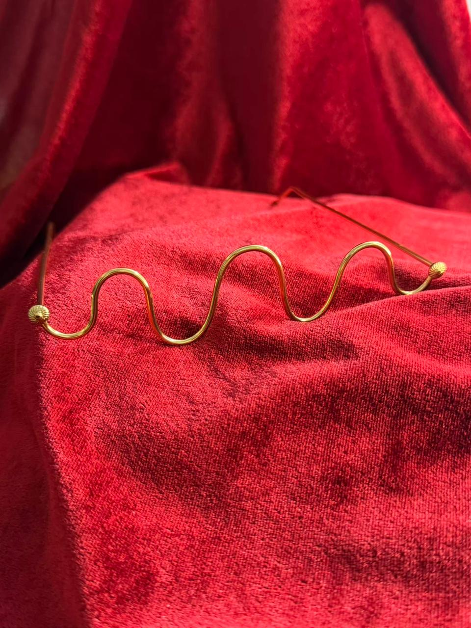 Viral Facelet – Triple Wave Minimal Gold Plated Finish Design