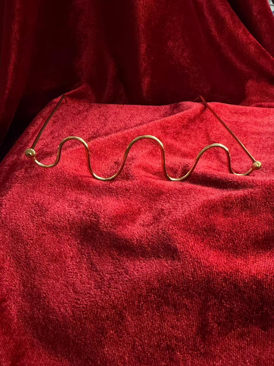 Viral Facelet – Triple Wave Minimal Gold Plated Finish Design