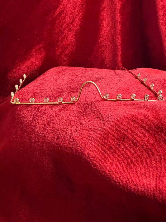 Viral Facelet – Center Peak Crystal Line Gold Plated Finish Design