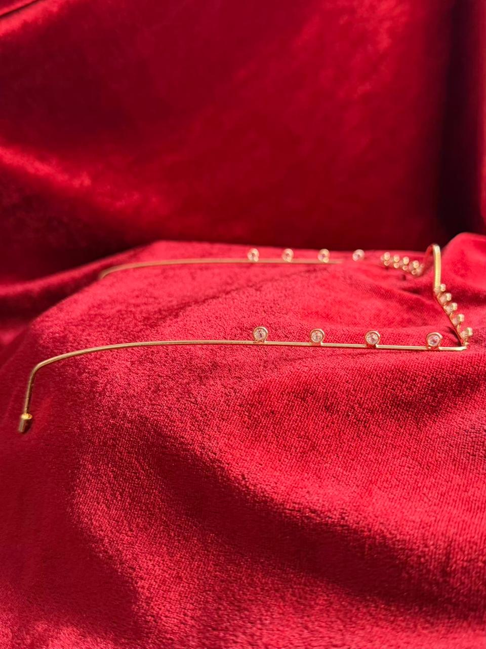 Viral Facelet – Center Peak Crystal Line Gold Plated Finish Design