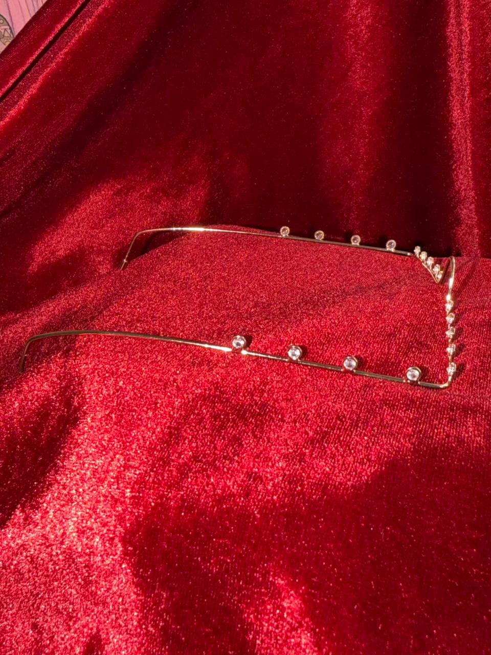 Viral Facelet – Center Peak Crystal Line Gold Plated Finish Design