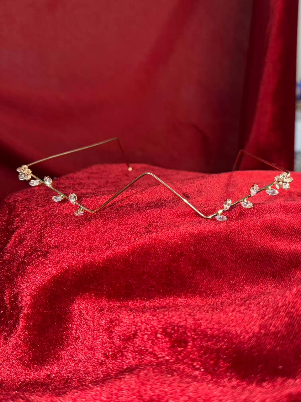 Viral Facelet – Floral Vine Crystal Peak Design ( Gold Plated )