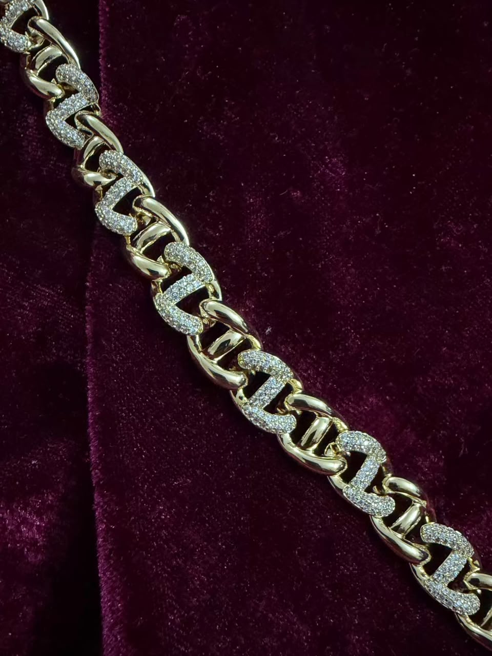 Regal Cuban Spark Rakhi Bracelet