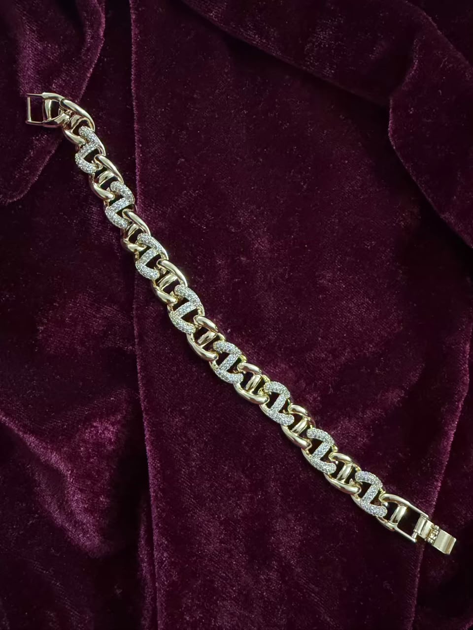 Regal Cuban Spark Rakhi Bracelet