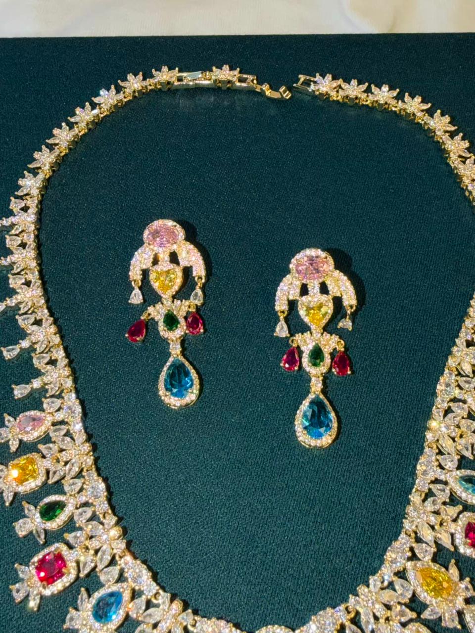 Queen Diamonds Necklace set in Rhodium Gold