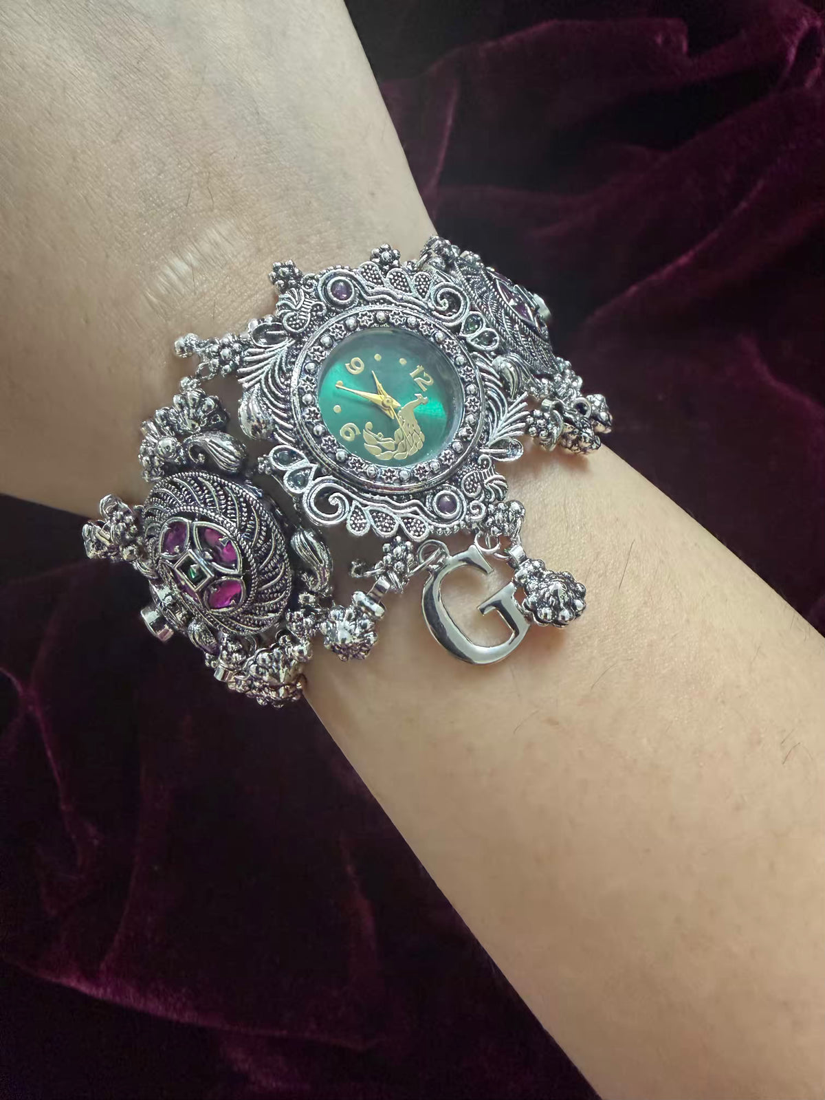 Viral Navratri Emerald Inspired Silver-Tone Navratri Oxidised Heritage Watch