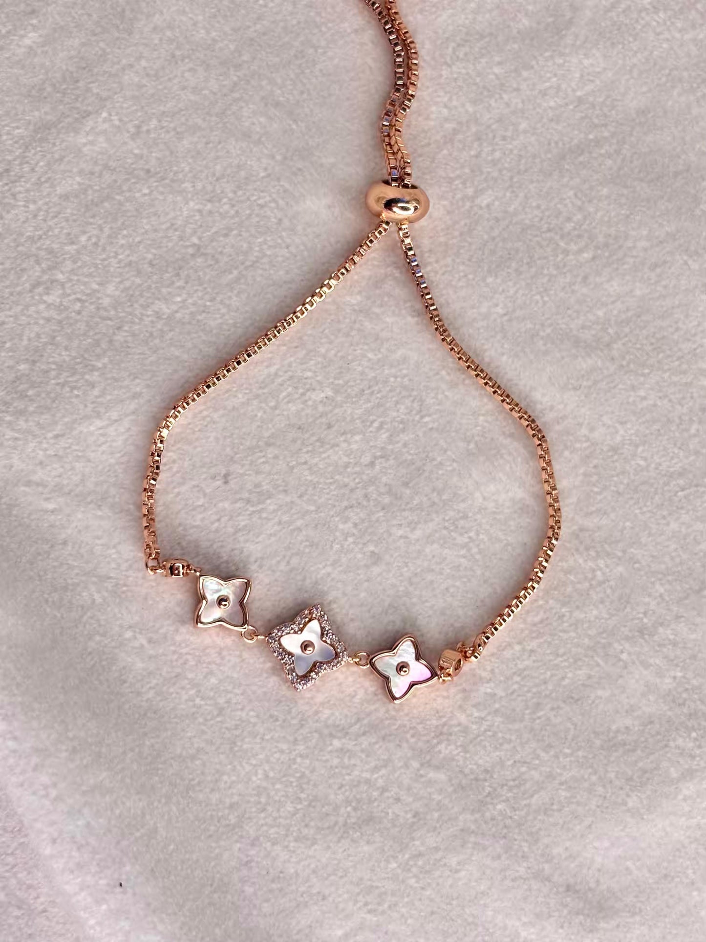 White Clovers Rose Gold Premium Adjustable Chain Bracelet