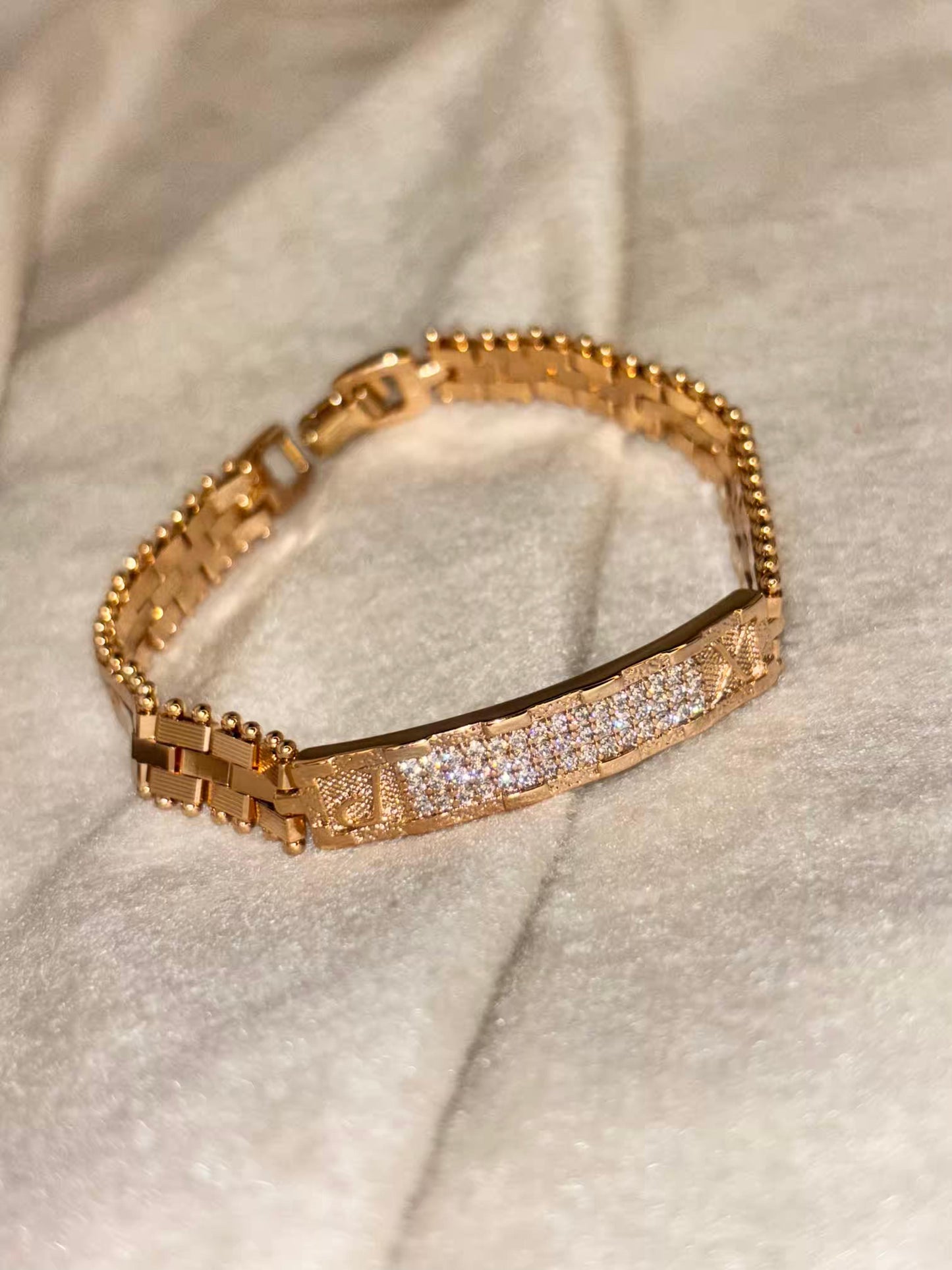 Golden Elegance Designer Premium 18k Gold Bracelet for Men and Women ( Unisex )