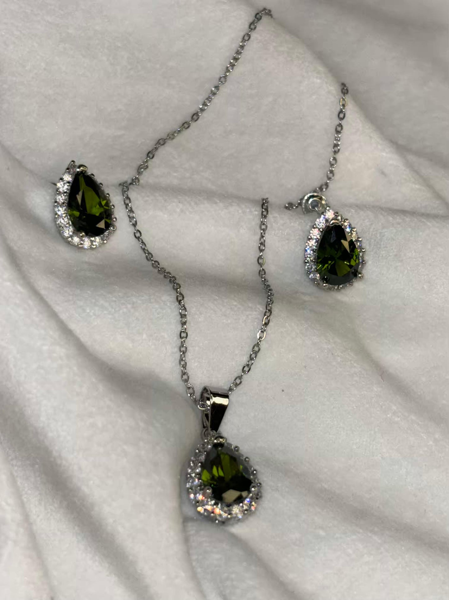 Emarald Elegance Necklace And Ear Studds Silver Plated Premium Necklace