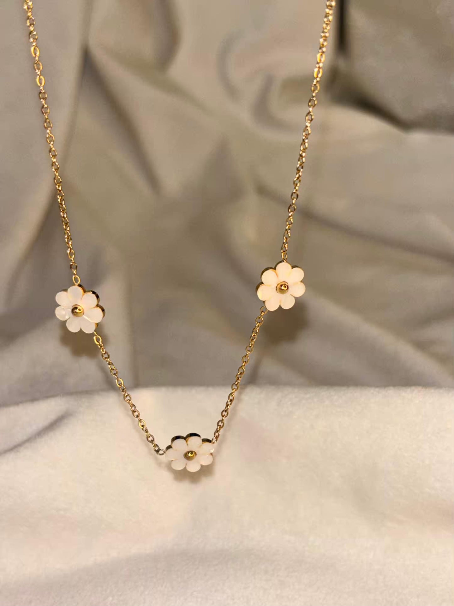 Tiny Flowers Necklace 18K Gold Plated Premium Necklace