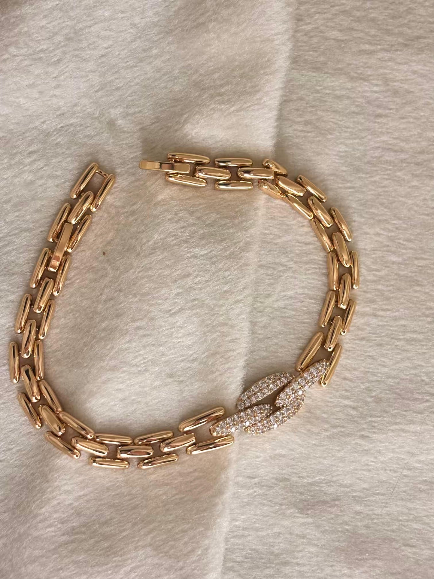 Link Bracelet Designer Premium 18k Gold Bracelet for Men and Women ( Unisex )