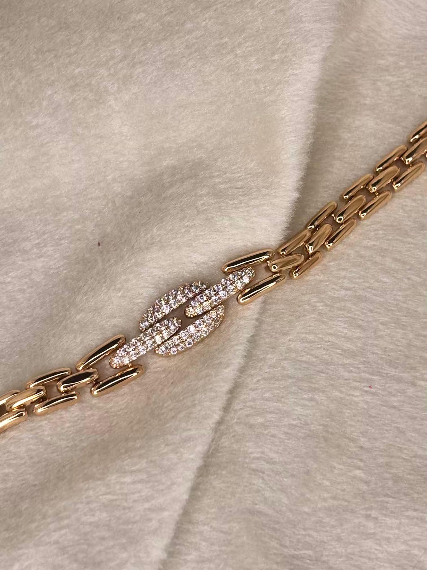 Link Bracelet Designer Premium 18k Gold Bracelet for Men and Women ( Unisex )