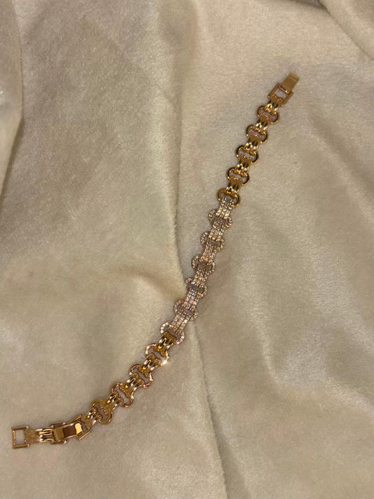 Interlink Gold Bracelet Designer Premium 18k Gold Bracelet for Men and Women ( Unisex )
