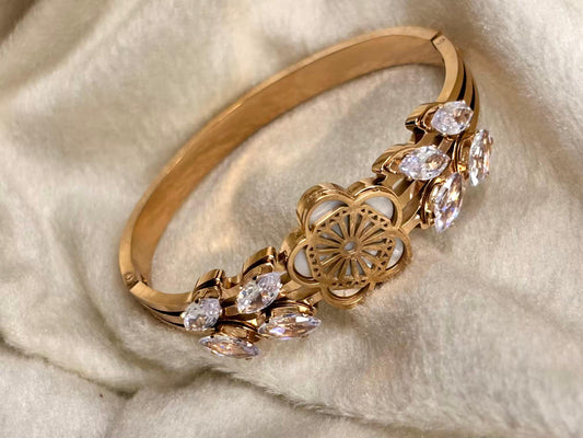 For Thin Wrist Chunky Clover Flora Diamond 18K Gold plated Premium Bangle 2.2 - 2.4 Size