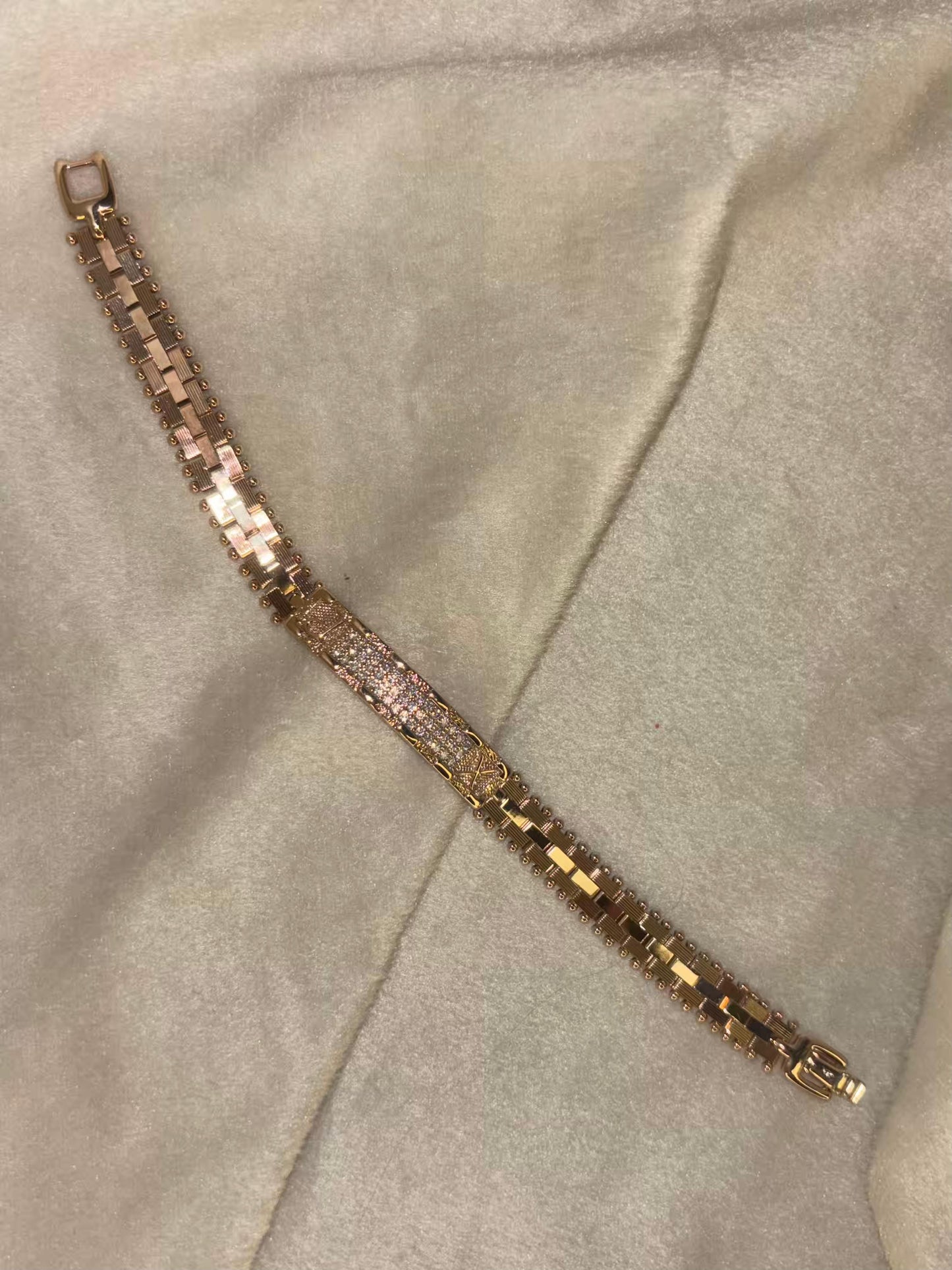 Golden Elegance Designer Premium 18k Gold Bracelet for Men and Women ( Unisex )