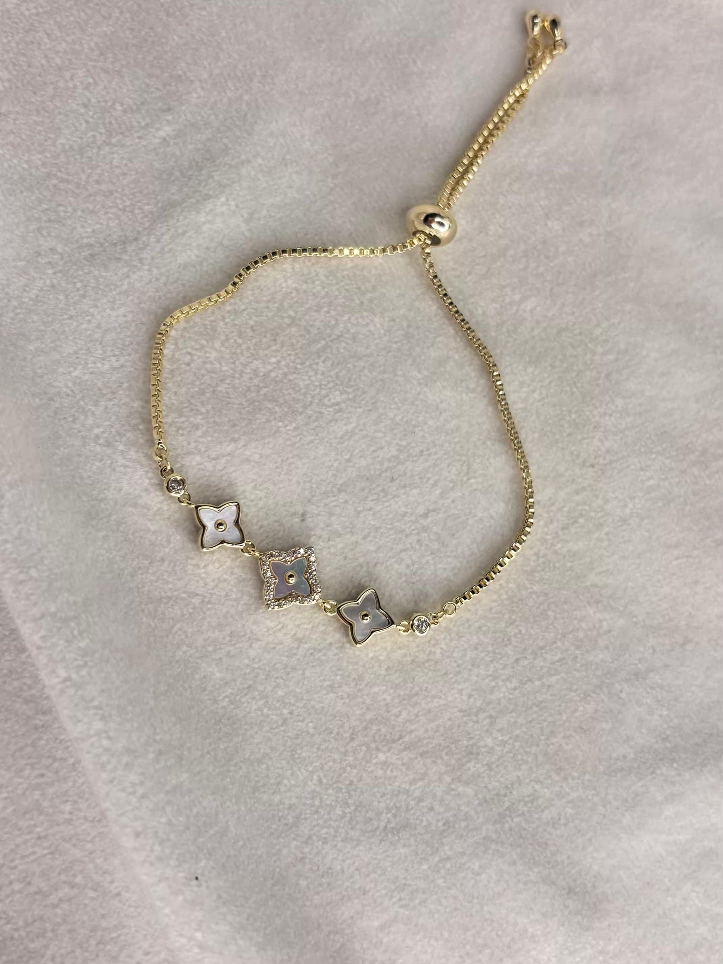 Shiny Clovers 18K Gold Plated Premium Adjustable Chain Bracelet