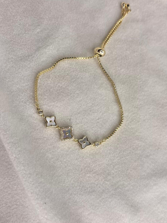 Shiny Clovers 18K Gold Plated Premium Adjustable Chain Bracelet