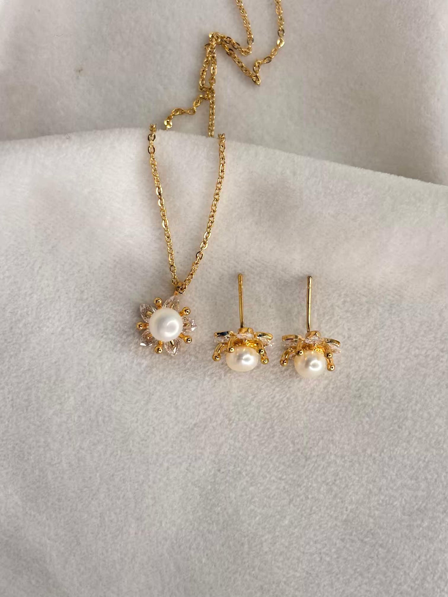 Bouquet Necklace And Studds 18K Gold Plated Premium Necklace