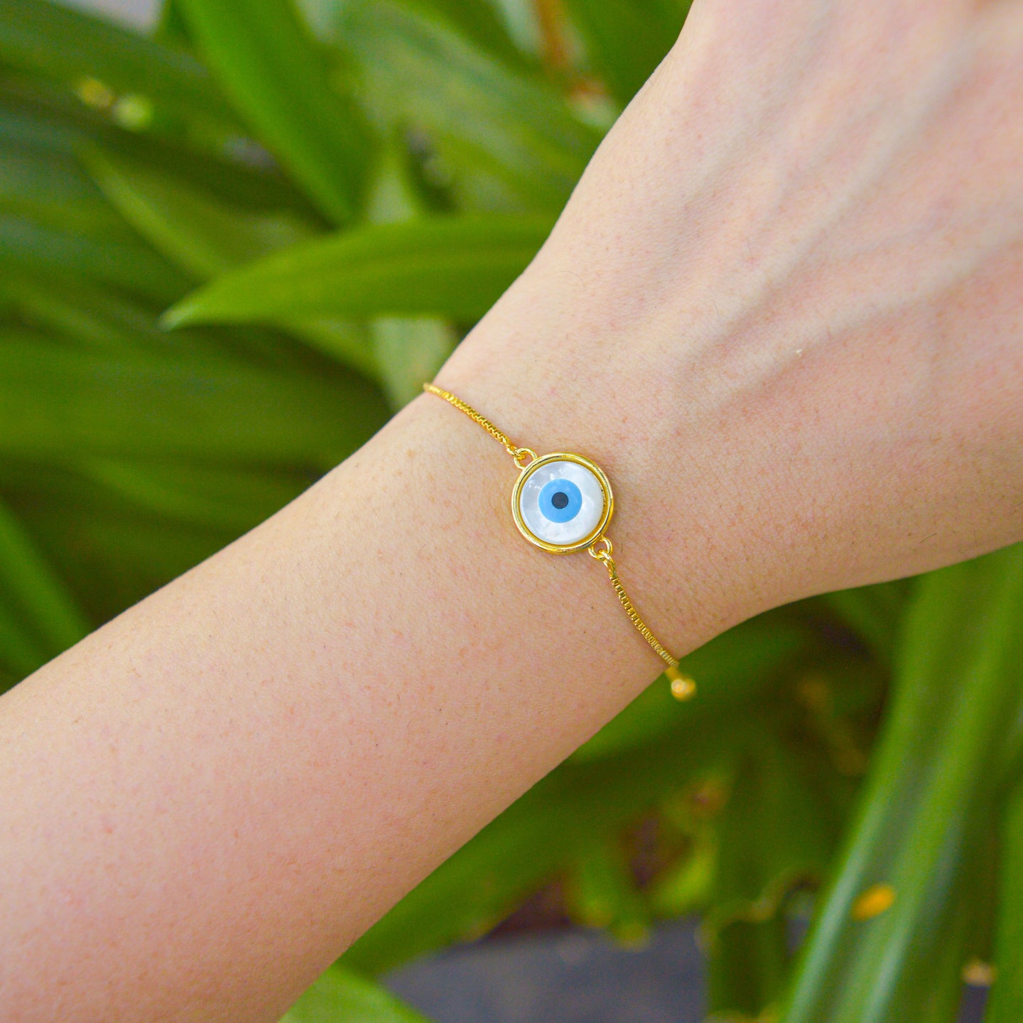 White Round Mother of Pearl Evil Eye Gold Color Bracelet