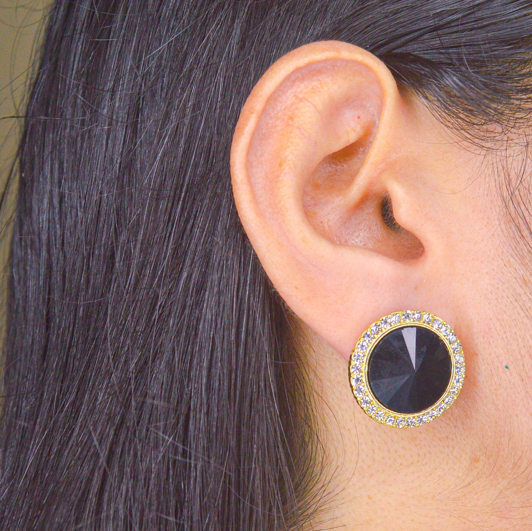 Black Round Diamond Studs Earrings - Gold