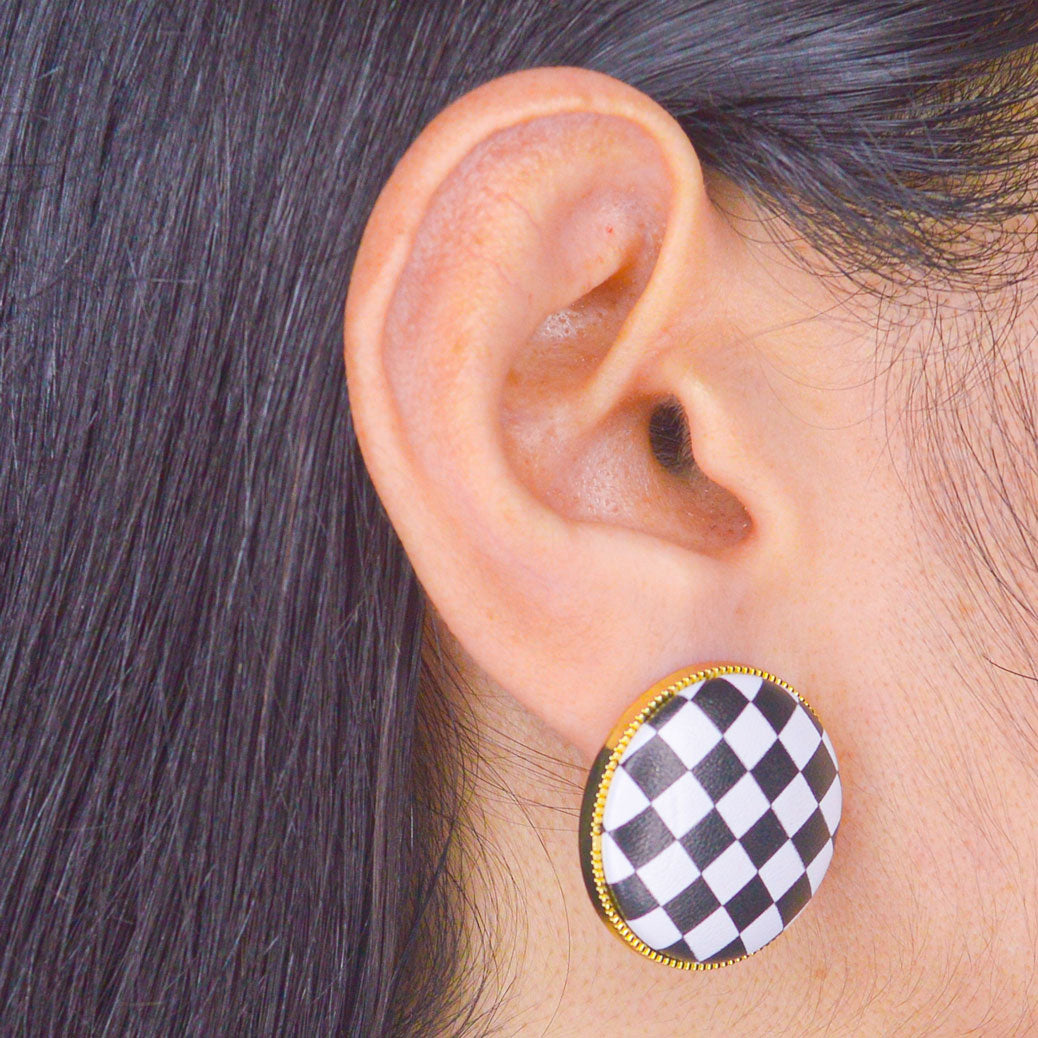 Black White Round Studs Earrings - Gold