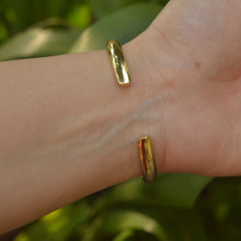 Load image into Gallery viewer, Mint Diamond Stripes Kadha Bangle ( Gold )
