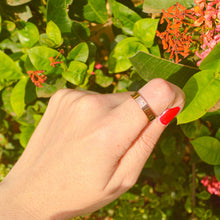 Load image into Gallery viewer, Minimal Love Band Ring ( Rose Gold )
