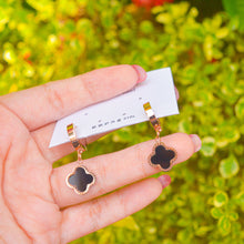 Load image into Gallery viewer, Clover Black Earrings ( Rose Gold )
