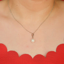 Load image into Gallery viewer, Pearl Necklace - Silver
