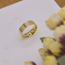 Load image into Gallery viewer, Tri Studded Plain Gold Couple Ring Band / Men Promise Ring
