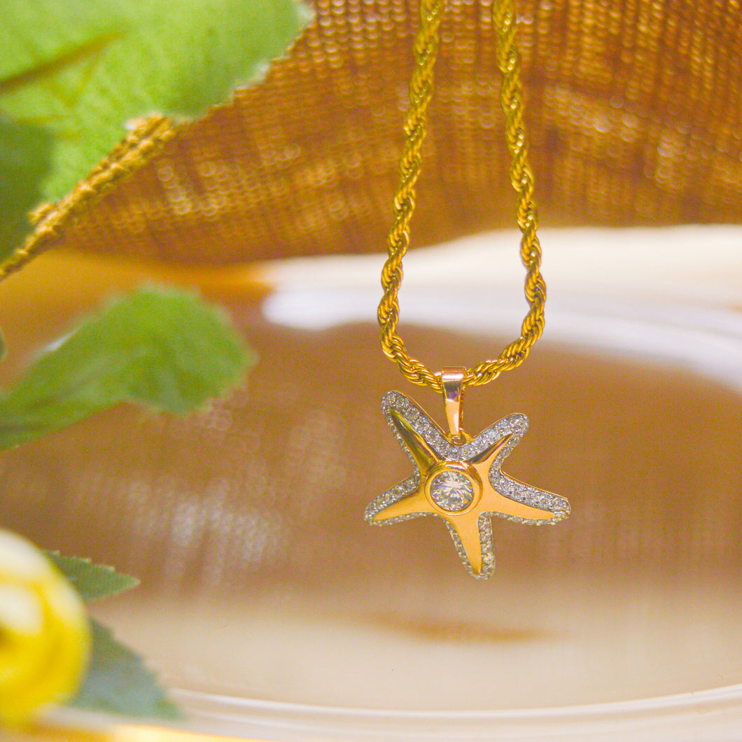 Diamonds Starfish in Rope Chain Necklace - Gold